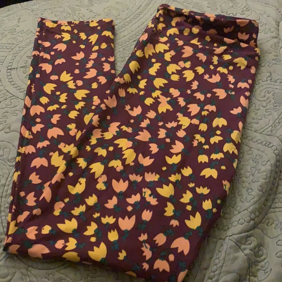 Lularoe TC Leggings - Picture 2 of 4